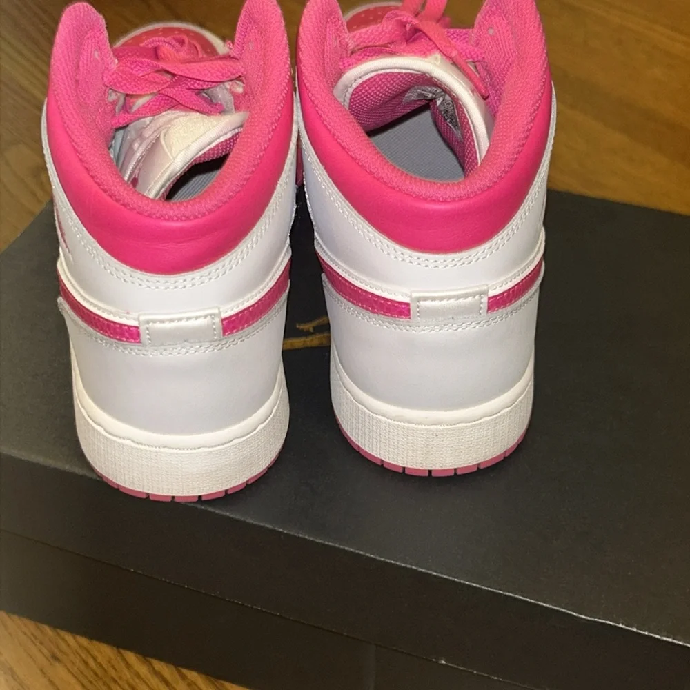 💝Stylish Air Jordan 1 Mid Sneakers - Picture 7 of 12